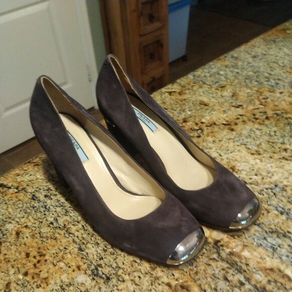 Prada Logo Brown Suede Leather Silver Cap Round Toe Chunky Heel Pumps Sz 7.5 38 - Picture 2 of 12